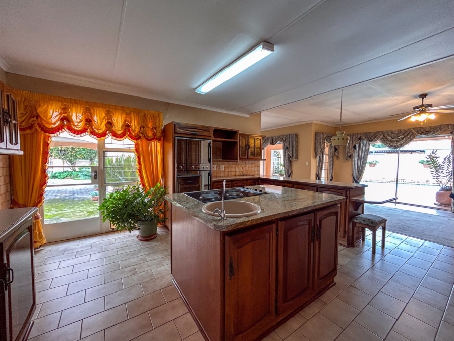 4 Bedroom Property for Sale in Van Der Hoff Park North West